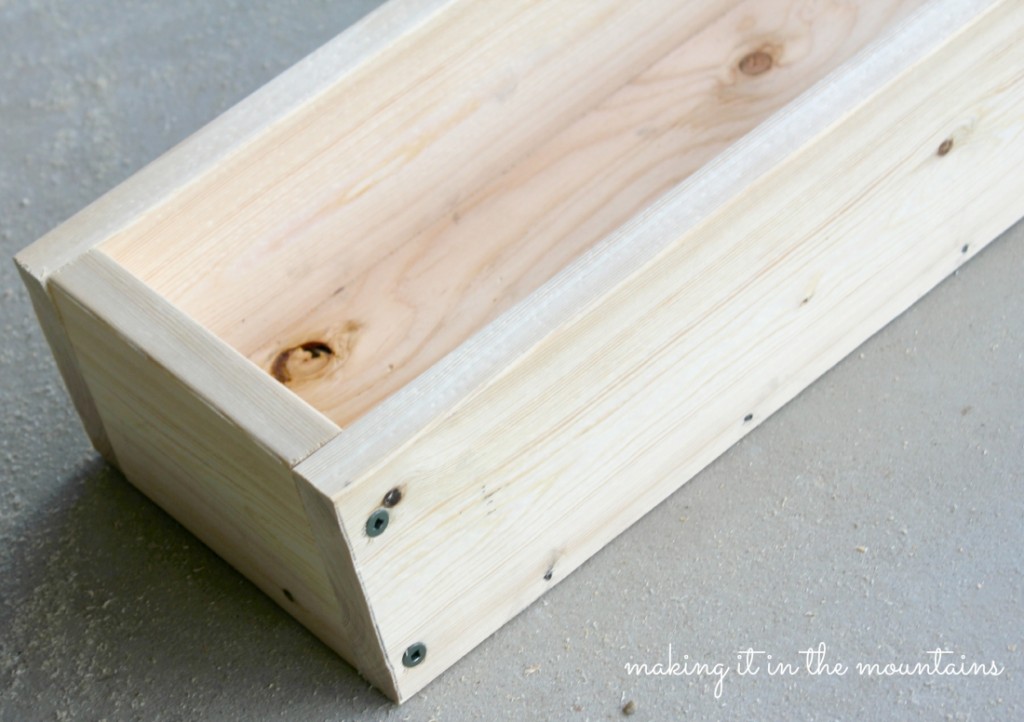 DIY Ladder Shelf @ making it in the mountains